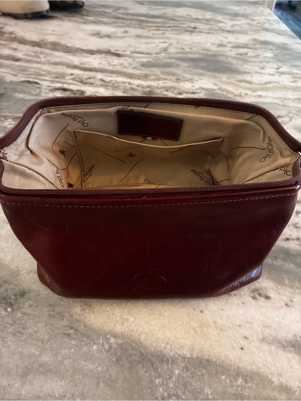 Old Angler Italian high grain Leather Travel Dopp Kit - cosmetic bag